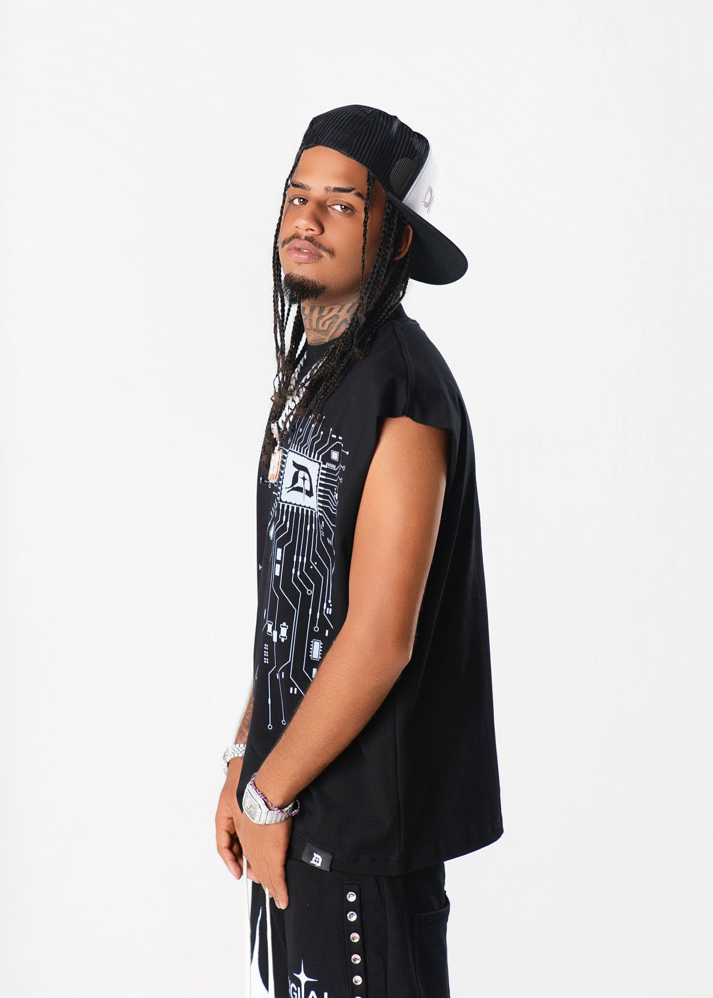DIGITAL CHIP SLEEVELESS TEE - black