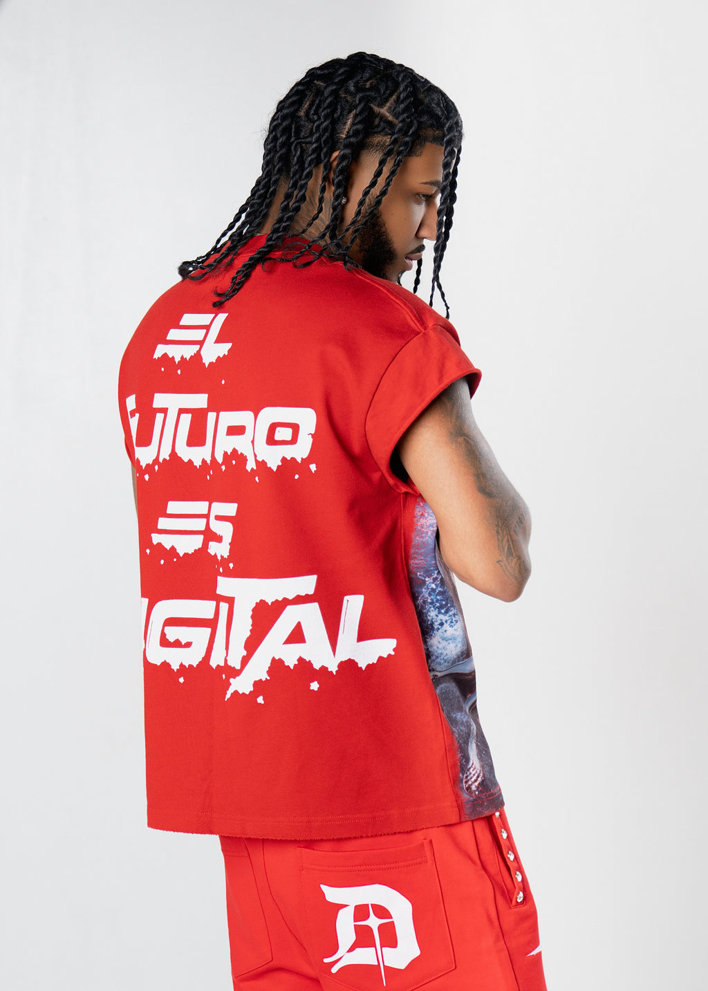 DIGITAL SHARK SLEEVELESS TEE