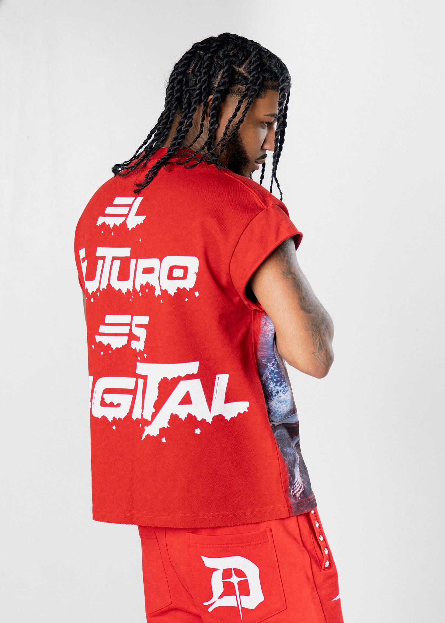 DIGITAL SHARK SLEEVELESS TEE