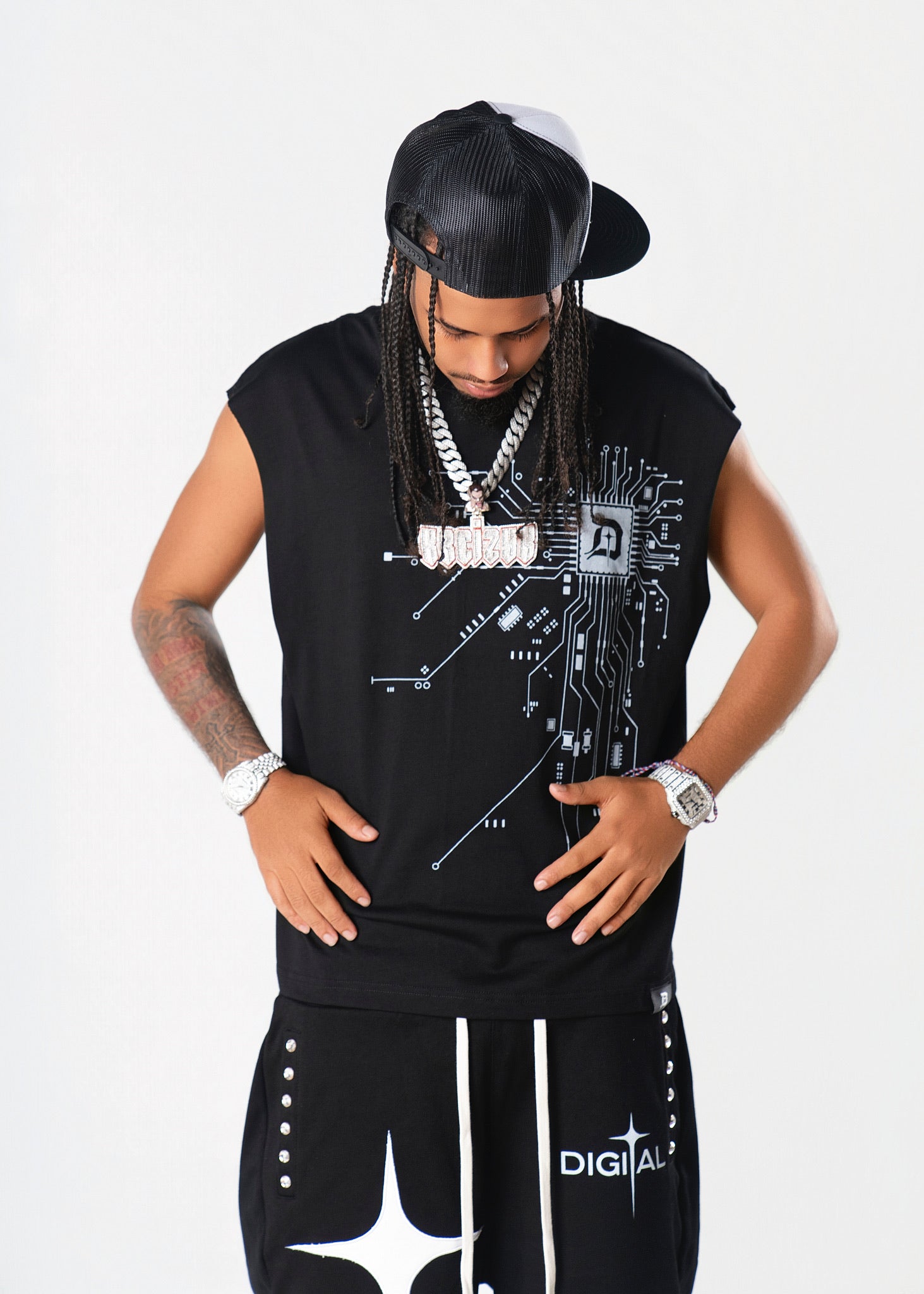 DIGITAL CHIP SLEEVELESS TEE - black