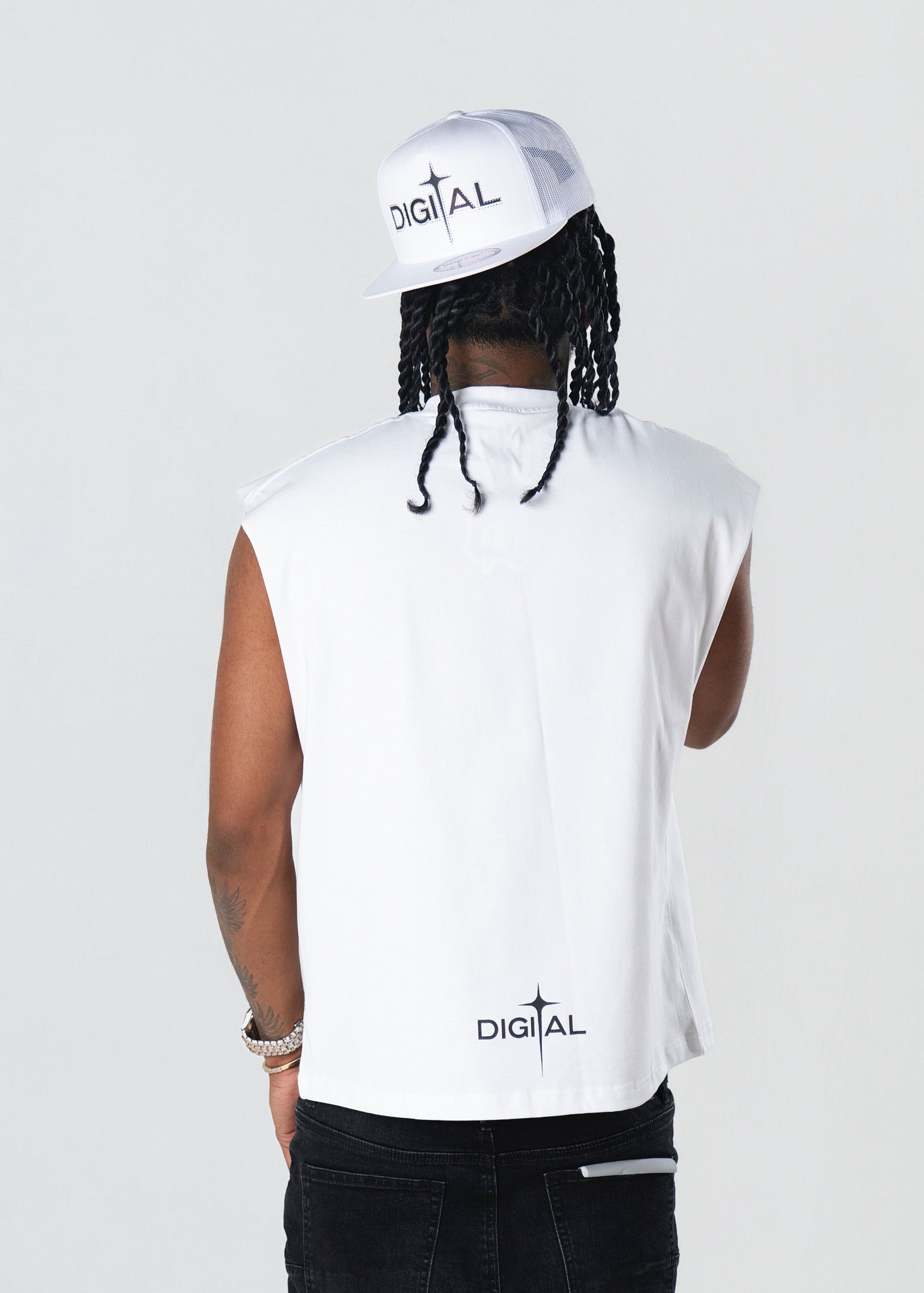 DIGITAL CHIP SLEEVELESS TEE - white